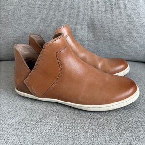 Taos Unity Slip On Short Bootie in Almond Leather Shoes Women’s Size 10